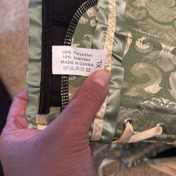 NEW - Brocade Corset/Bustier w/ flexible
Boning - Satin Ribbons - Picture 5 of 7